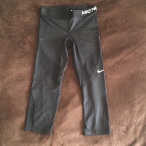 Nike Pro Hypercool Capri